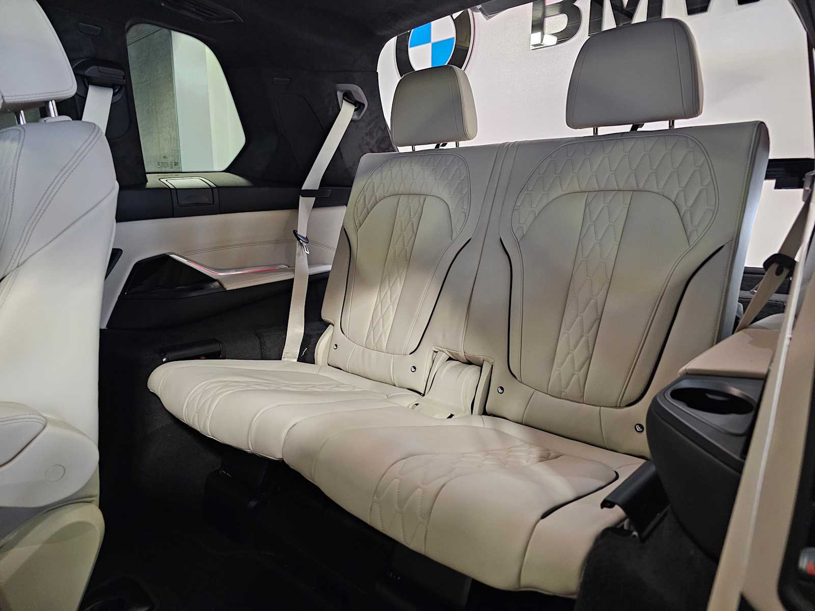 Thumbnail: 2026 BMW X7 - 36