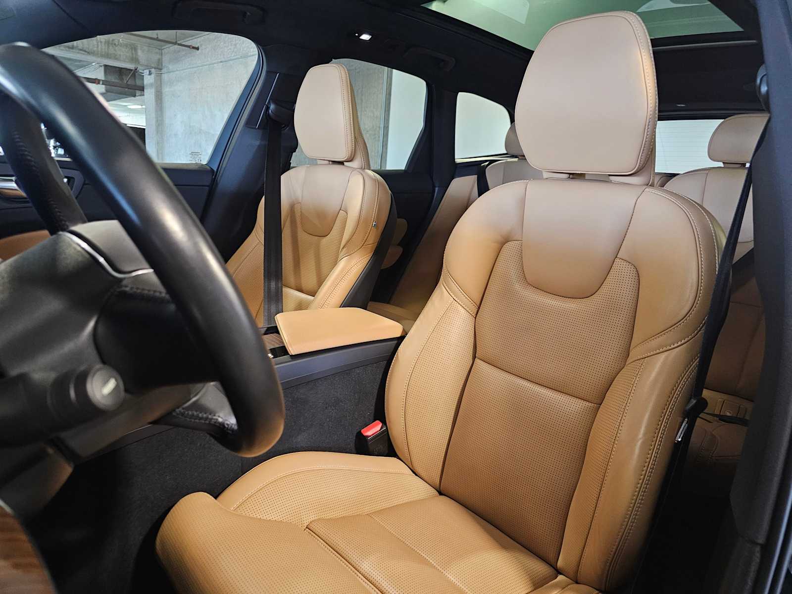 Thumbnail: 2022 Volvo XC60 - 28