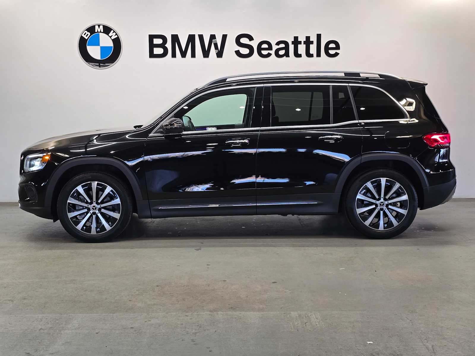 Thumbnail: 2023 Mercedes-Benz GLB - 3