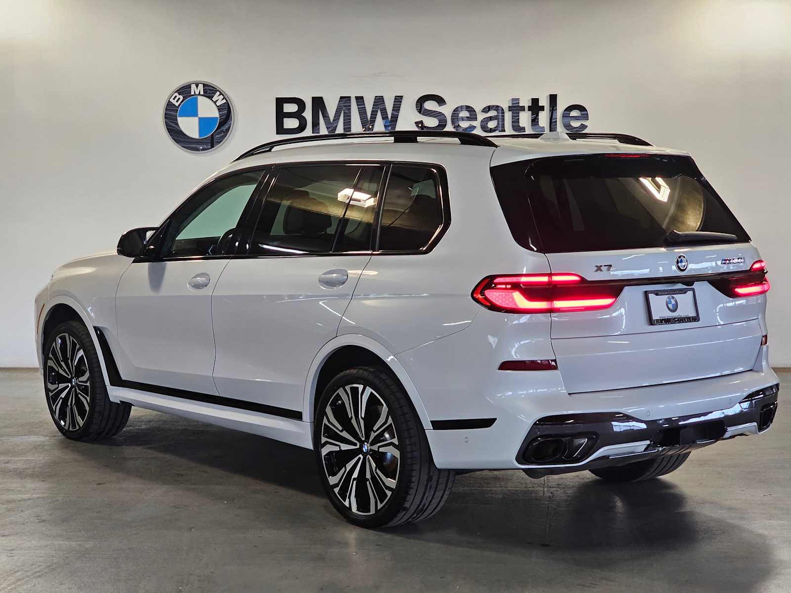 Thumbnail: 2023 BMW X7 - 4