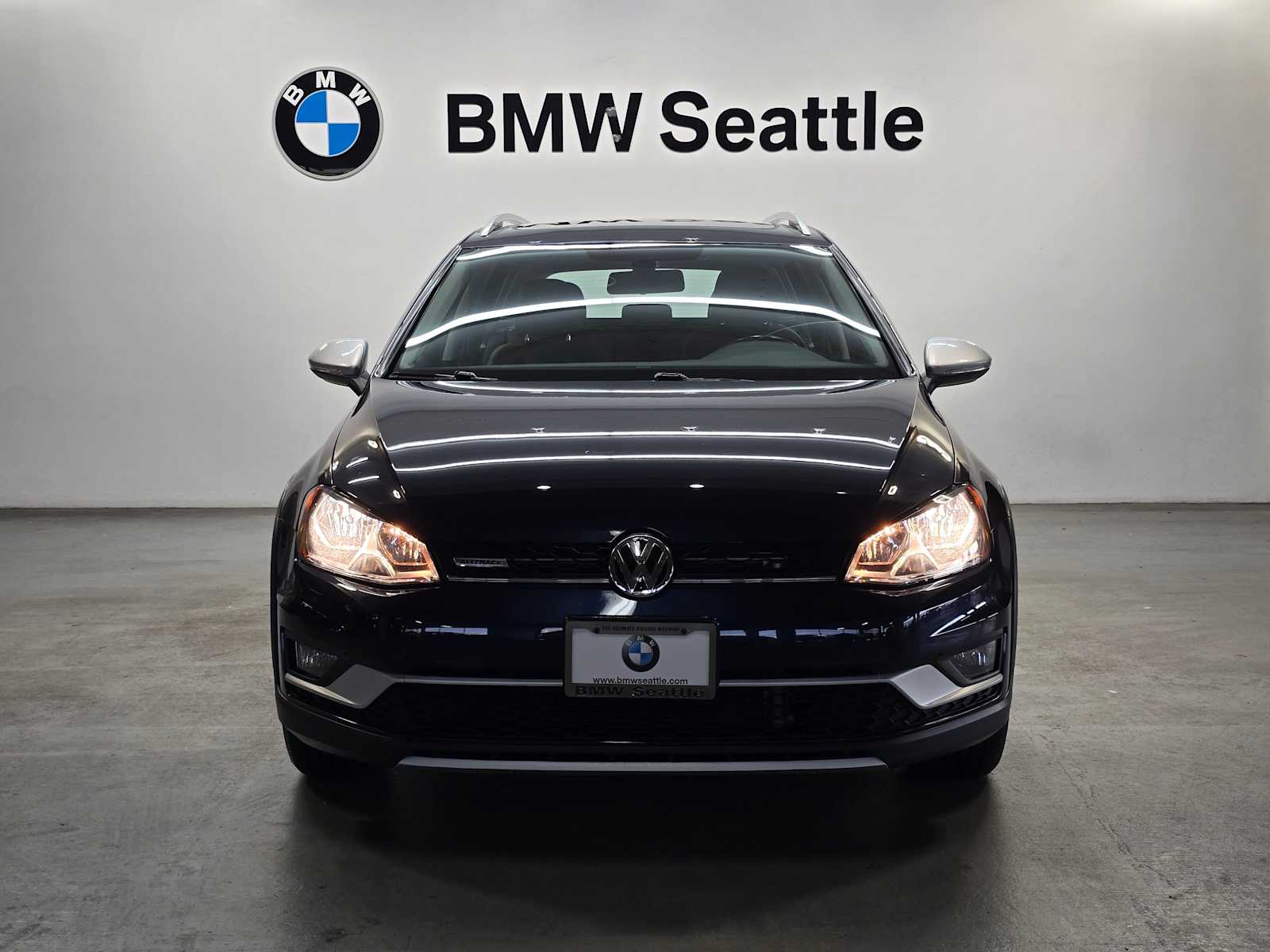 Thumbnail: 2017 Volkswagen Golf - 6