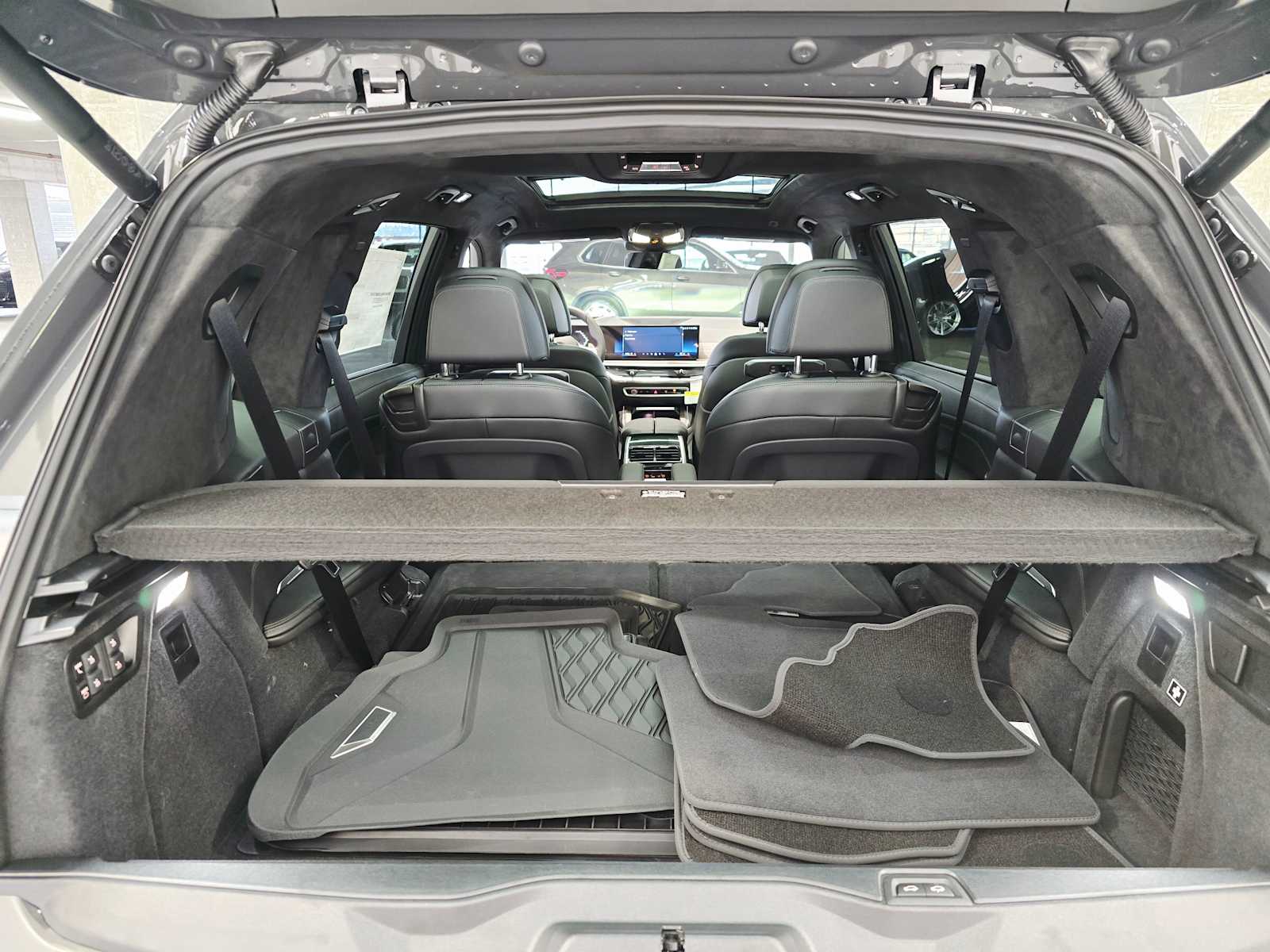 Thumbnail: 2026 BMW X7 - 29