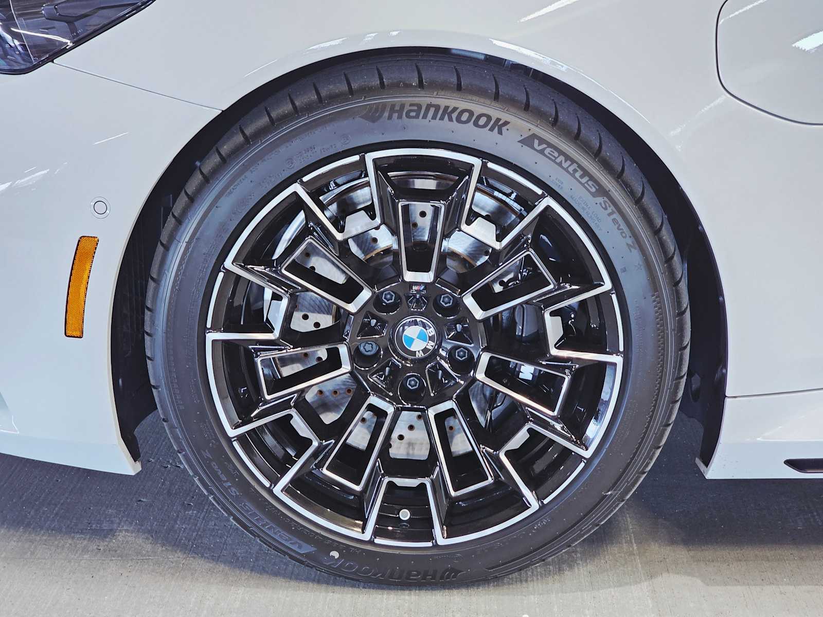 Thumbnail: 2026 BMW M5 - 8