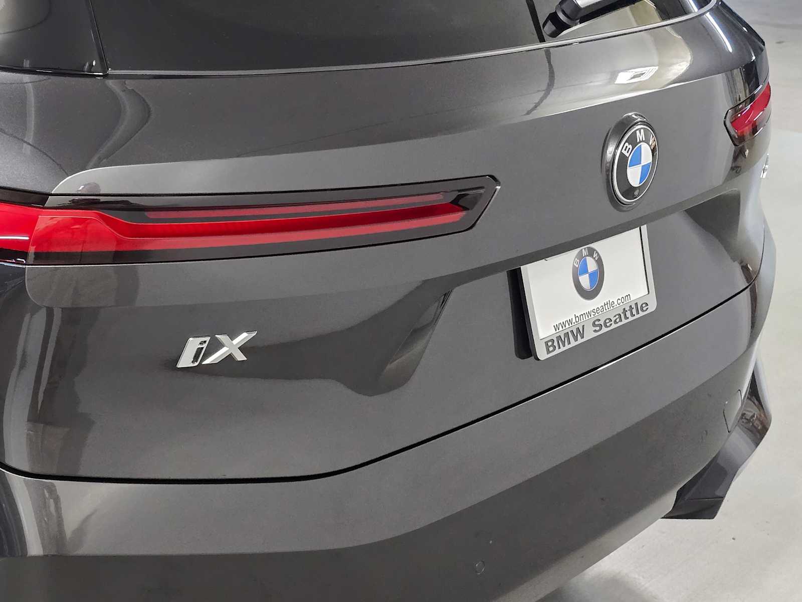 Thumbnail: 2026 BMW iX - 7
