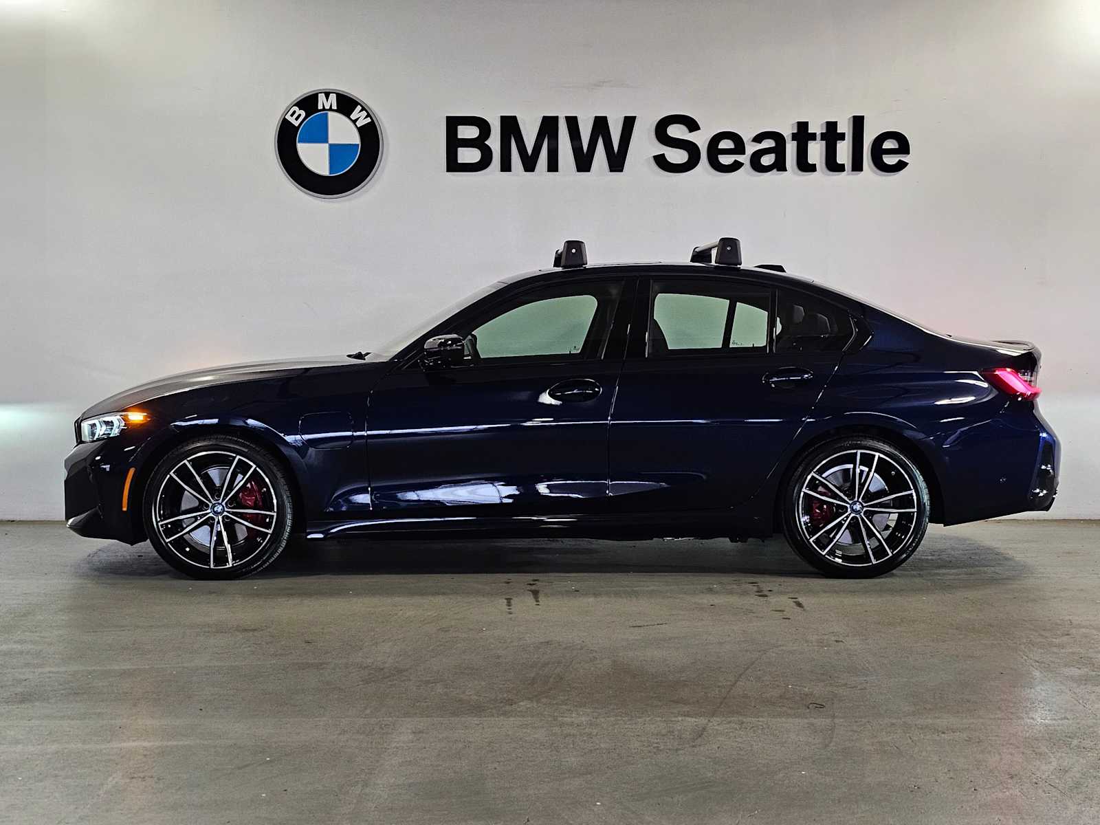 Thumbnail: 2024 BMW 3 Series - 3