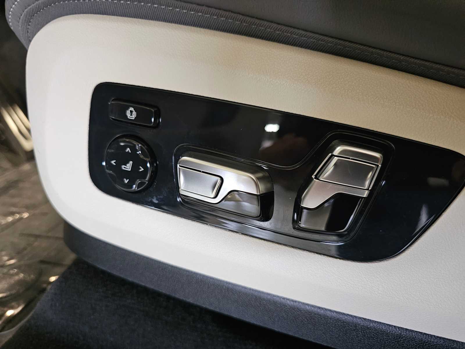 Thumbnail: 2023 BMW X7 - 30