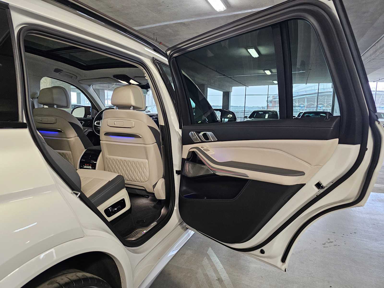 Thumbnail: 2023 BMW X7 - 39