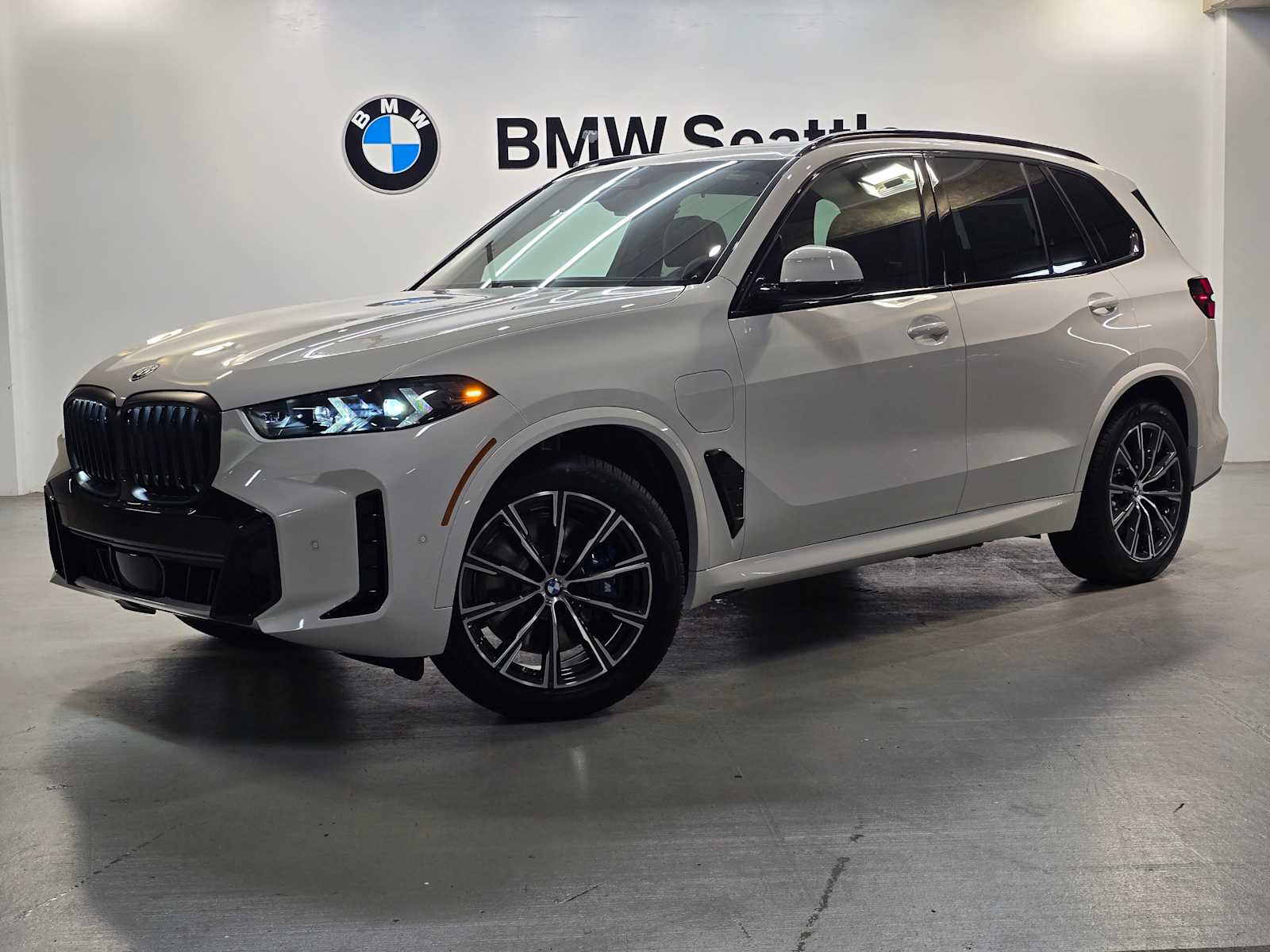 Thumbnail: 2026 BMW X5 - 1