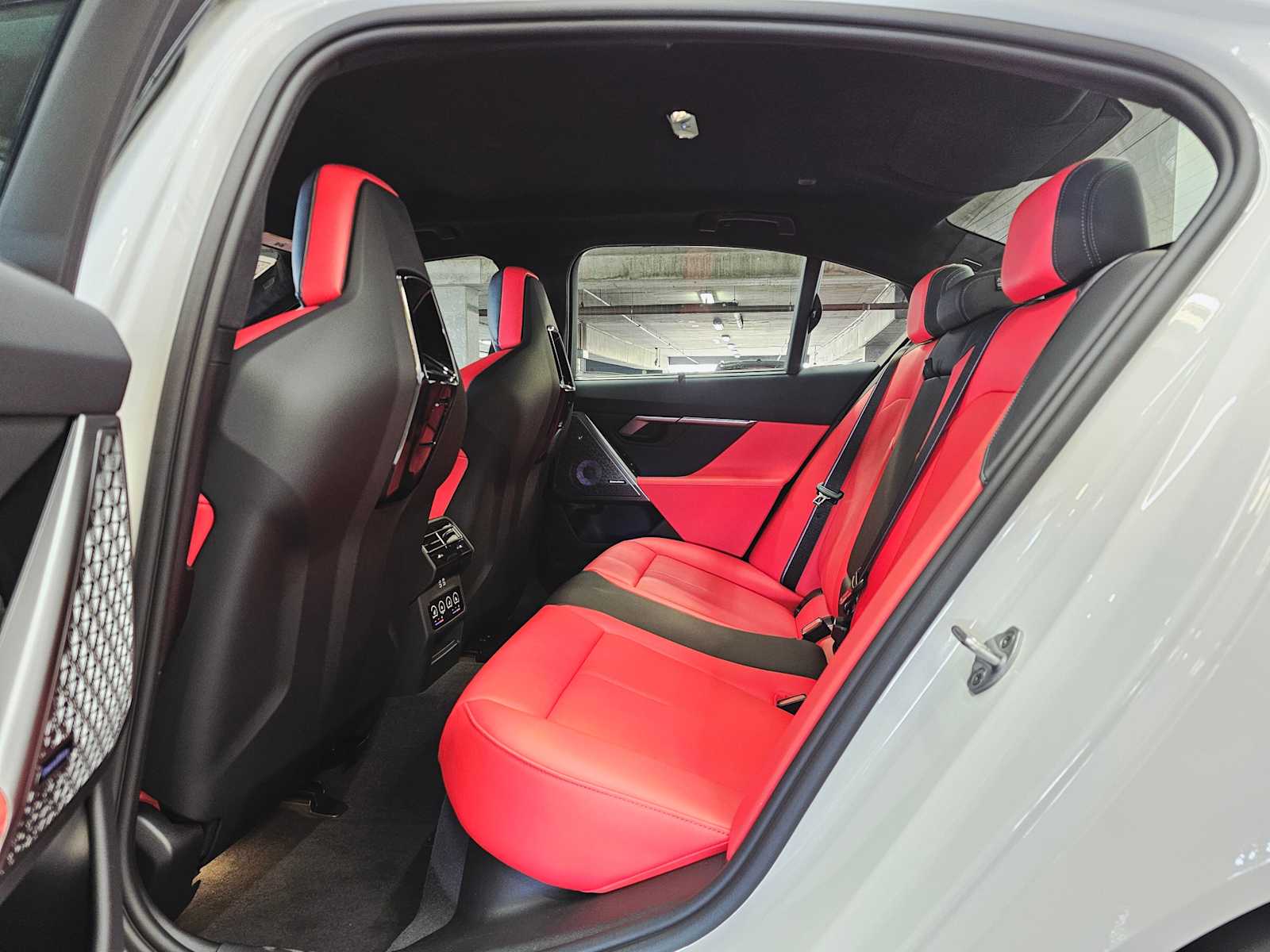 Thumbnail: 2026 BMW M5 - 25