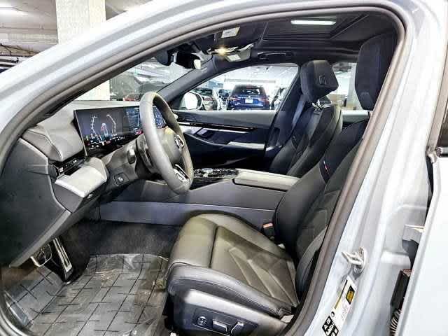 Thumbnail: 2025 BMW 5 Series - 24