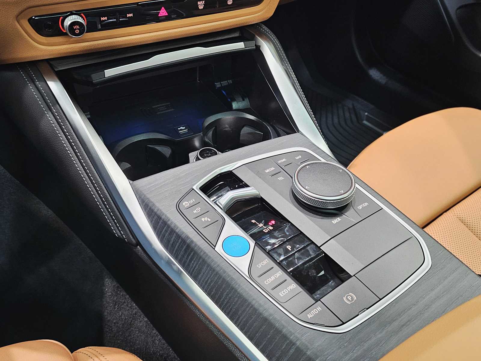 Thumbnail: 2025 BMW i4 - 17