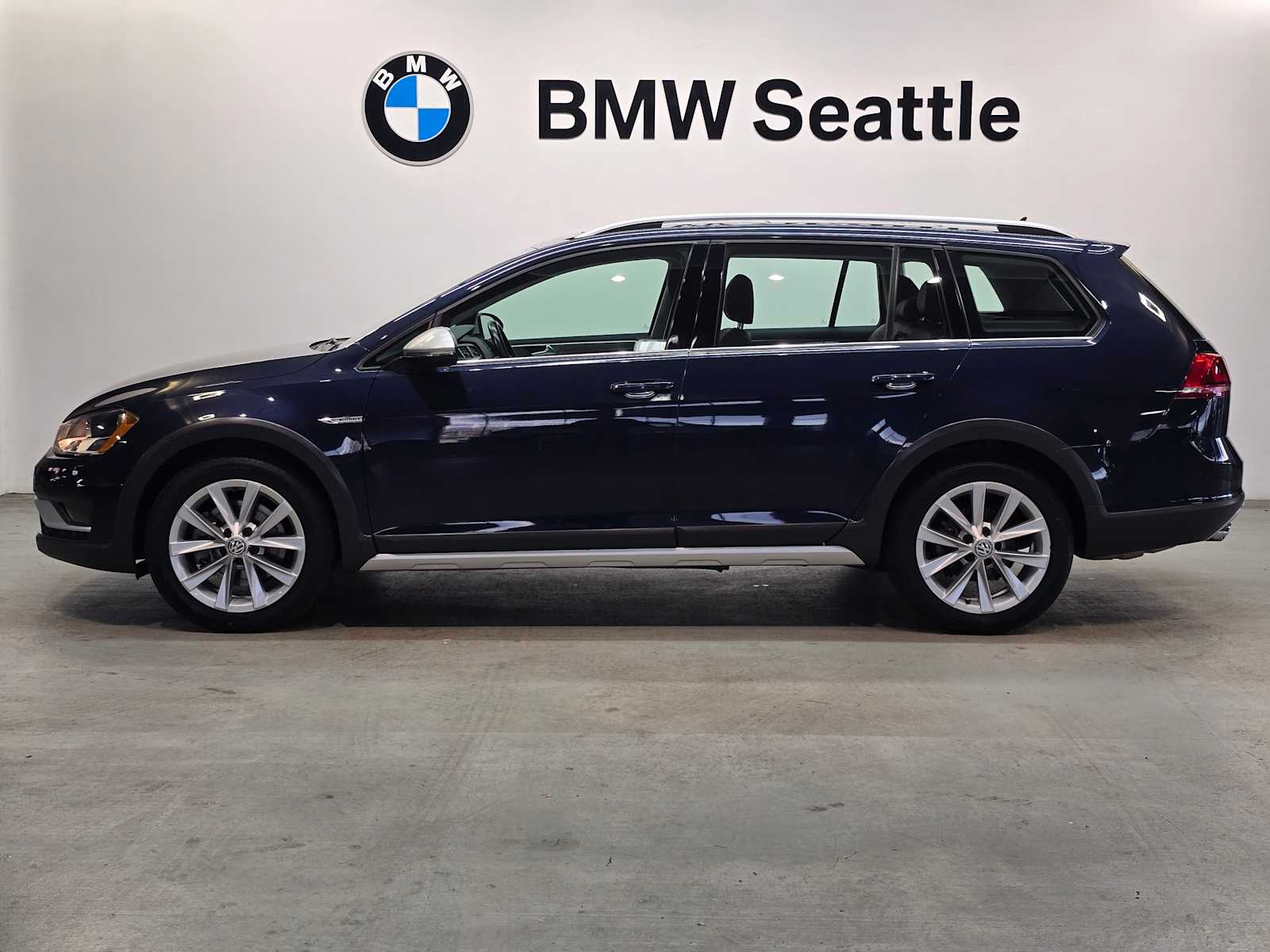 Thumbnail: 2017 Volkswagen Golf - 3