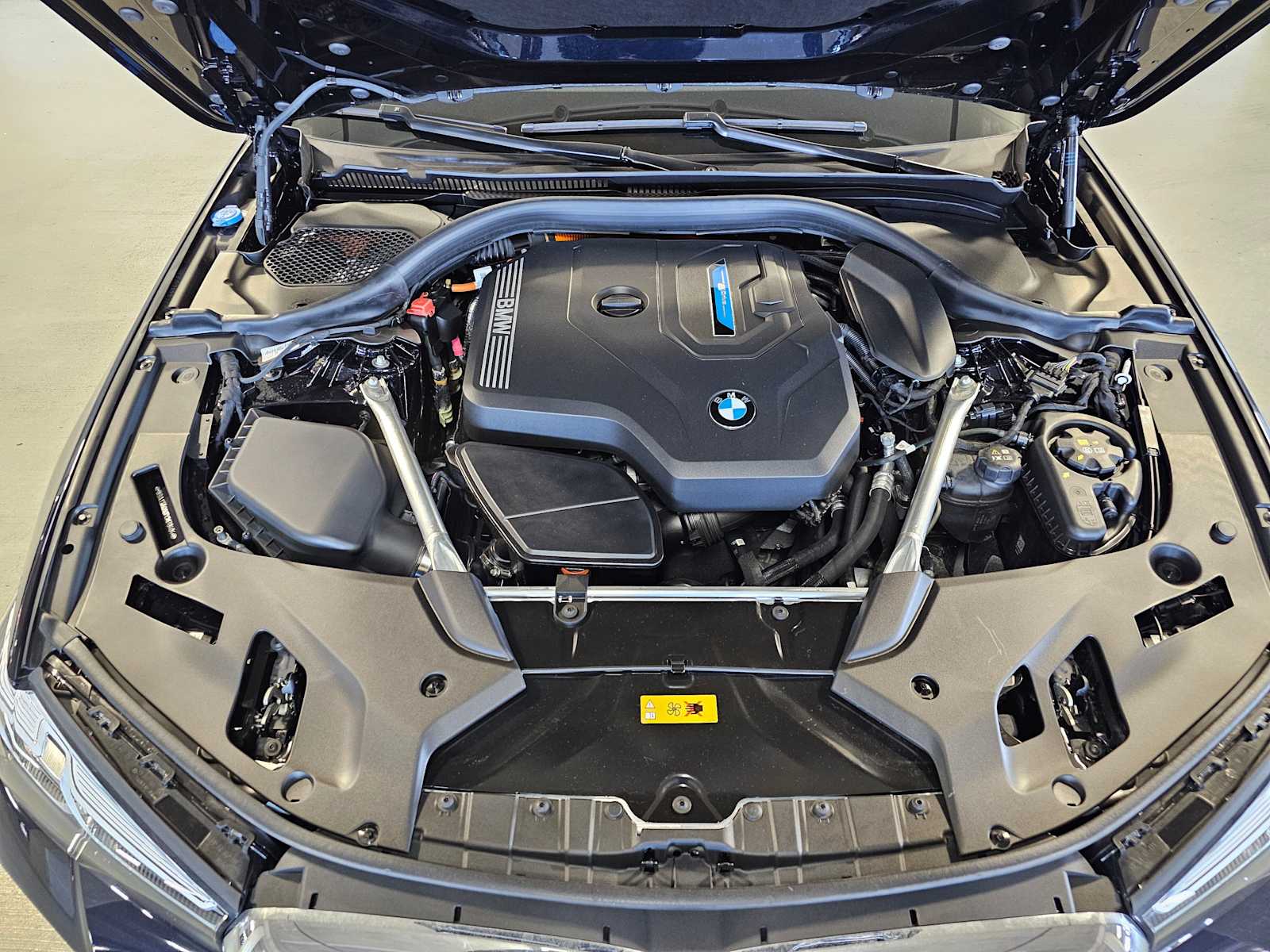 Thumbnail: 2023 BMW 5 Series - 9