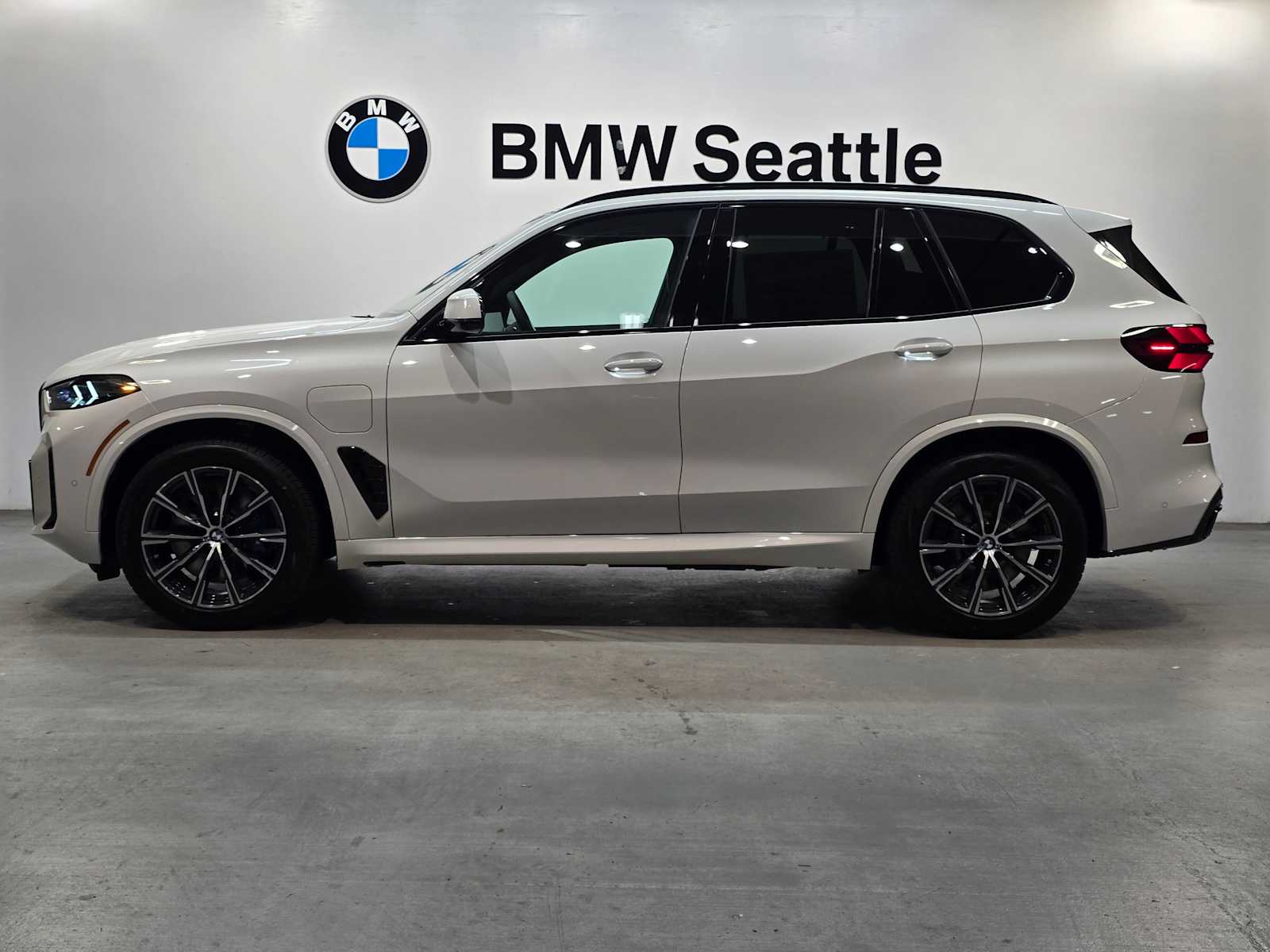 Thumbnail: 2026 BMW X5 - 3