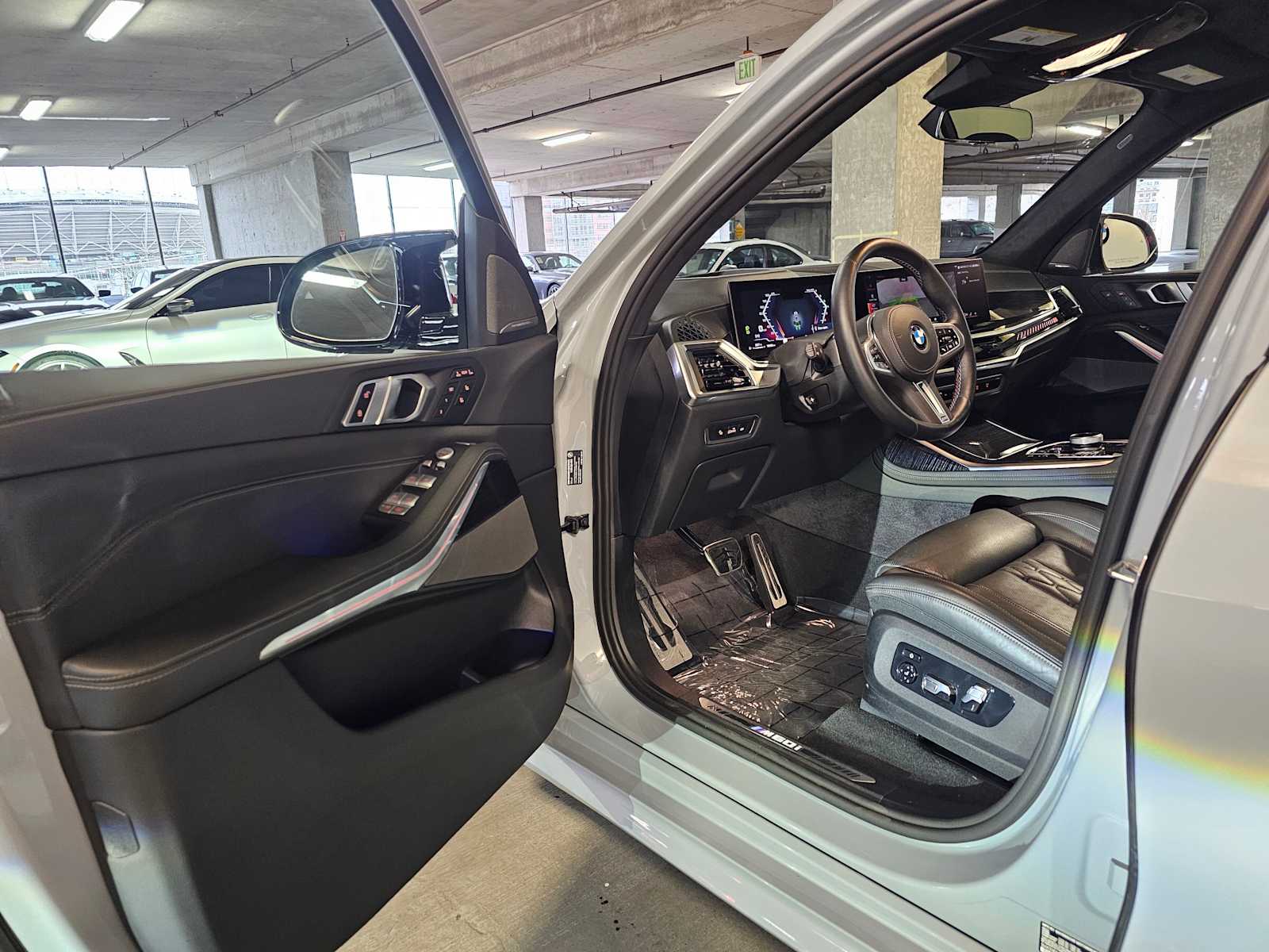 Thumbnail: 2025 BMW X7 - 32