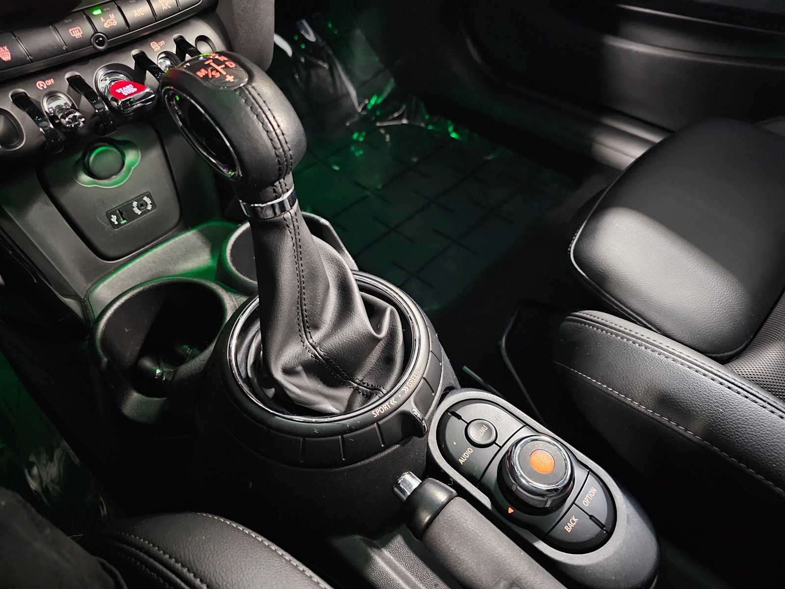 Thumbnail: 2016 MINI Cooper Hardtop - 20