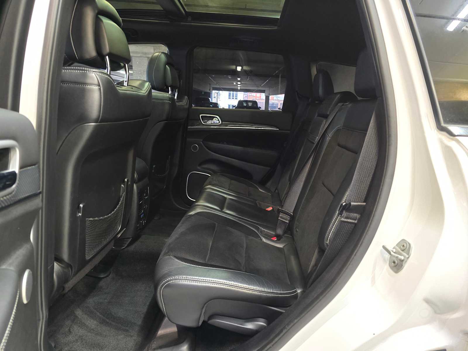 Thumbnail: 2015 Jeep Grand Cherokee - 29