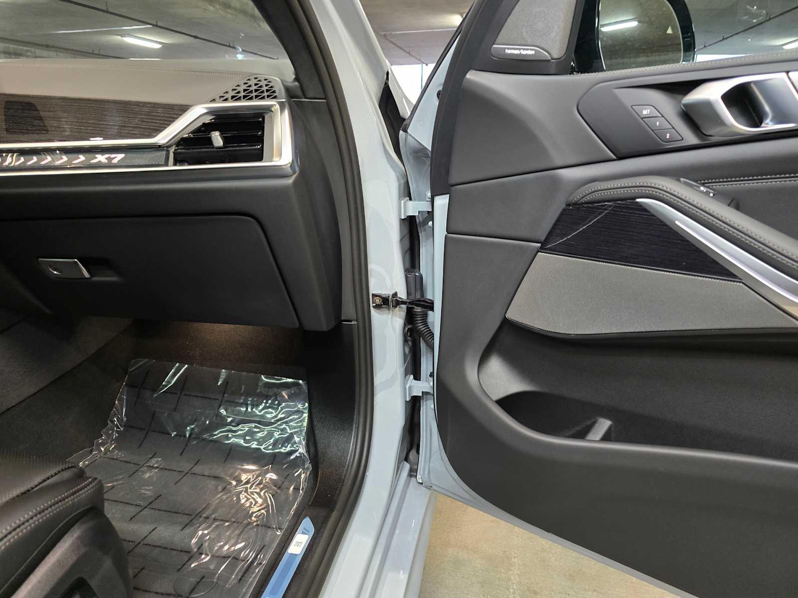 Thumbnail: 2026 BMW X7 - 30