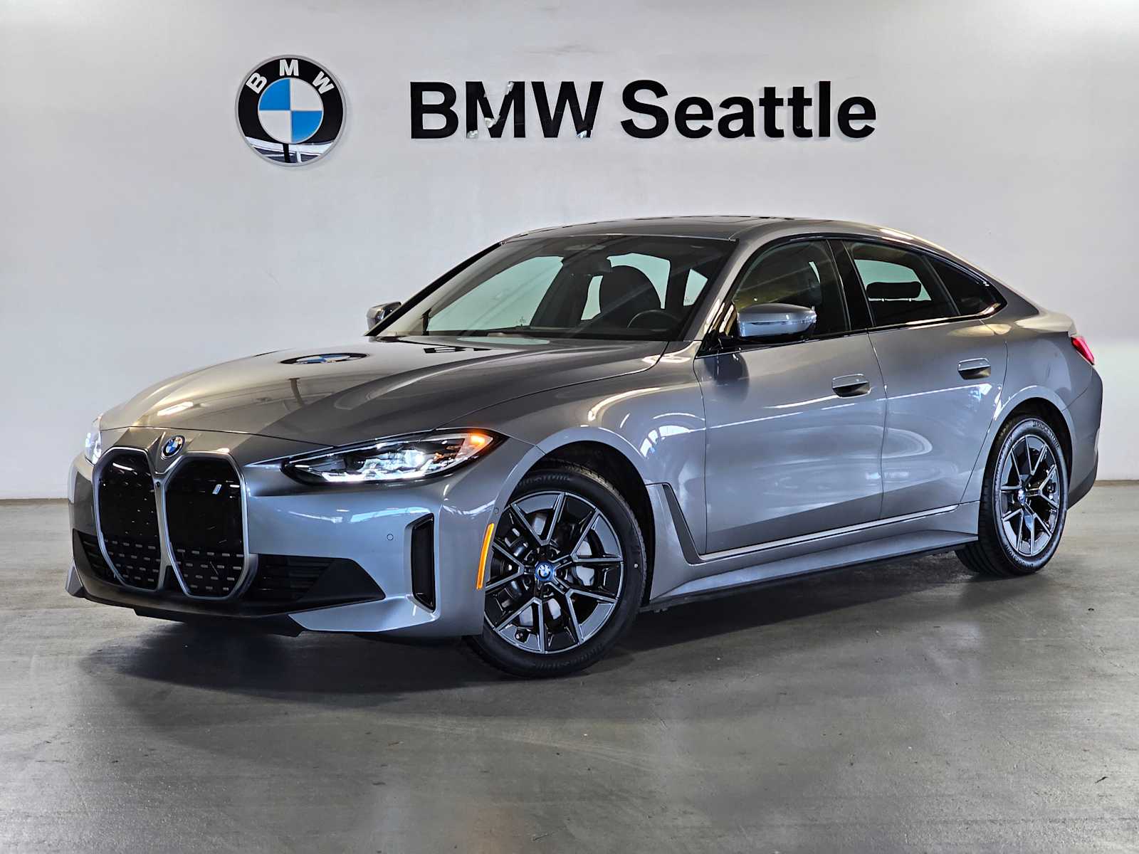 Thumbnail: 2023 BMW i4 - 1