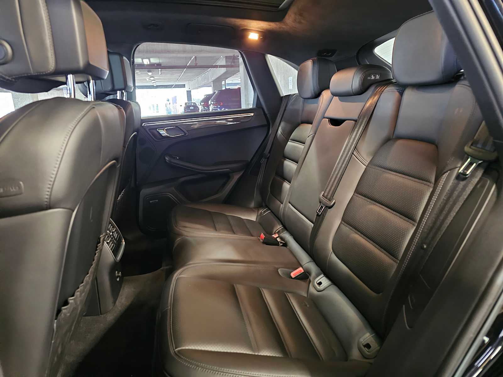 Thumbnail: 2016 Porsche Macan - 31