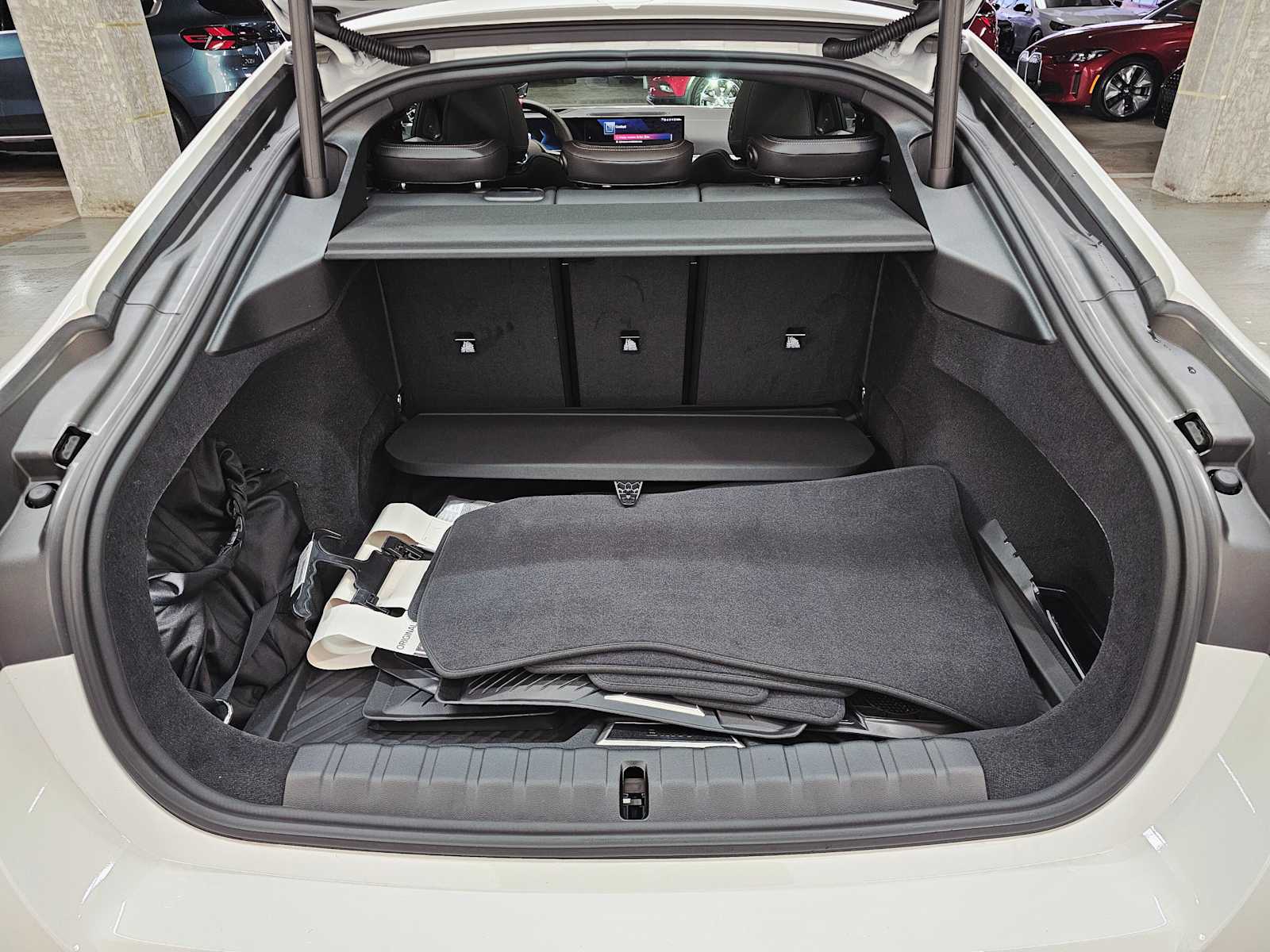 Thumbnail: 2025 BMW i4 - 28