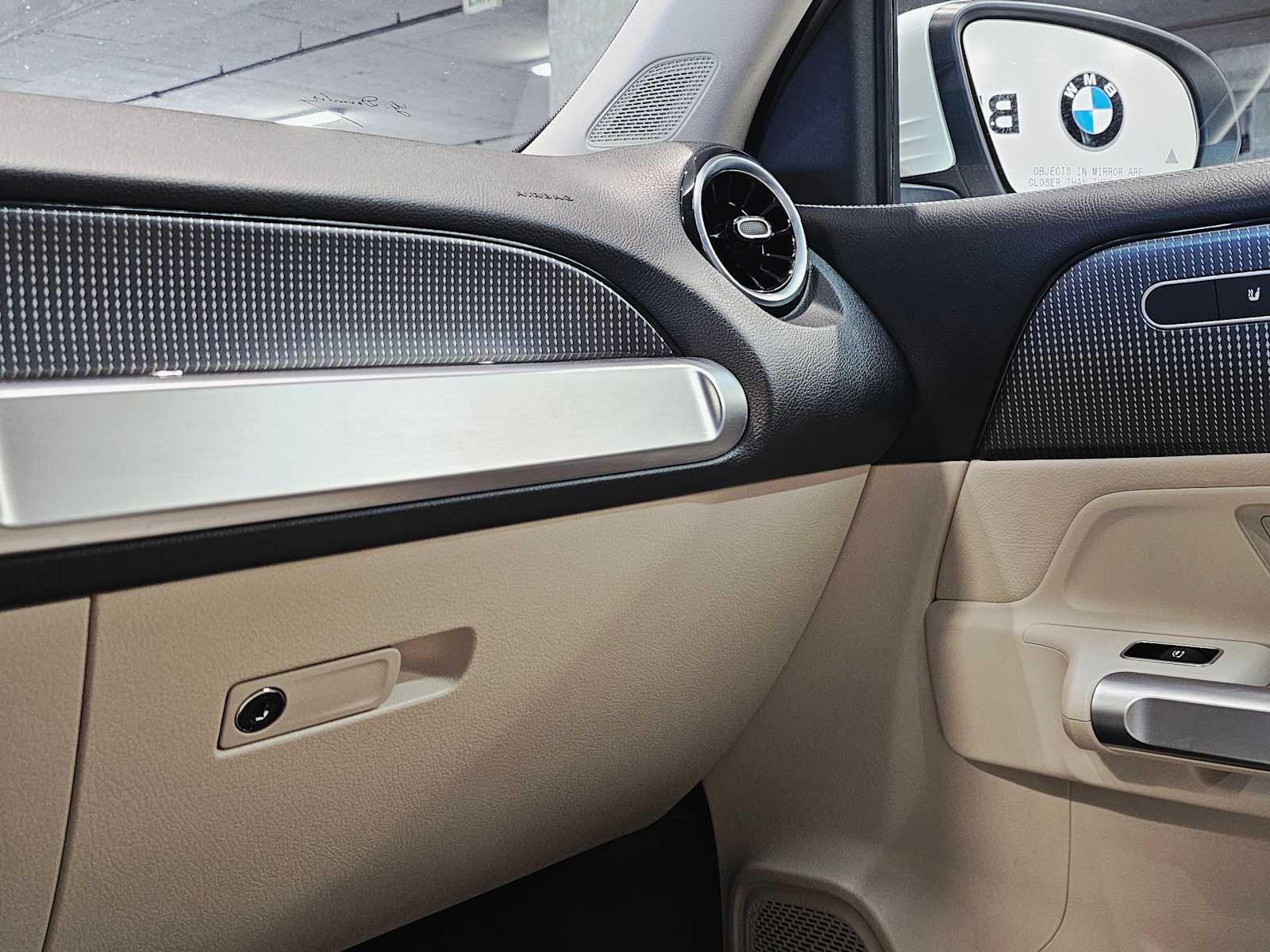 Thumbnail: 2022 Mercedes-Benz GLB - 20