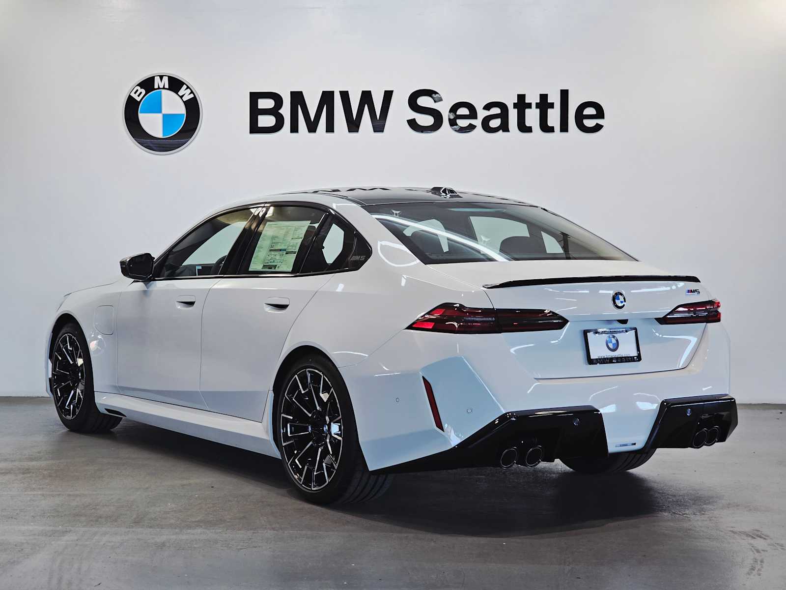 Thumbnail: 2026 BMW M5 - 4