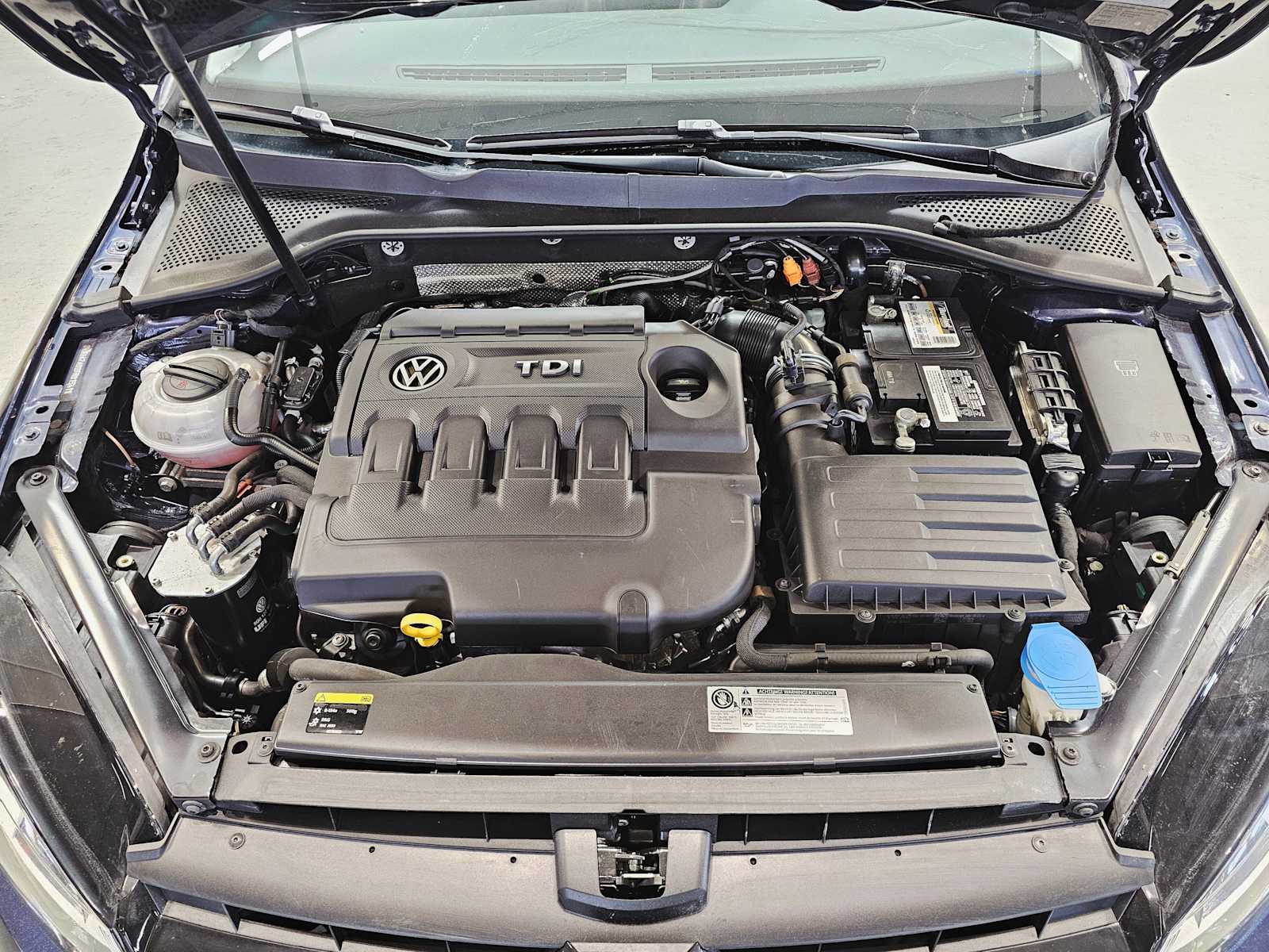 Thumbnail: 2015 Volkswagen Golf - 9