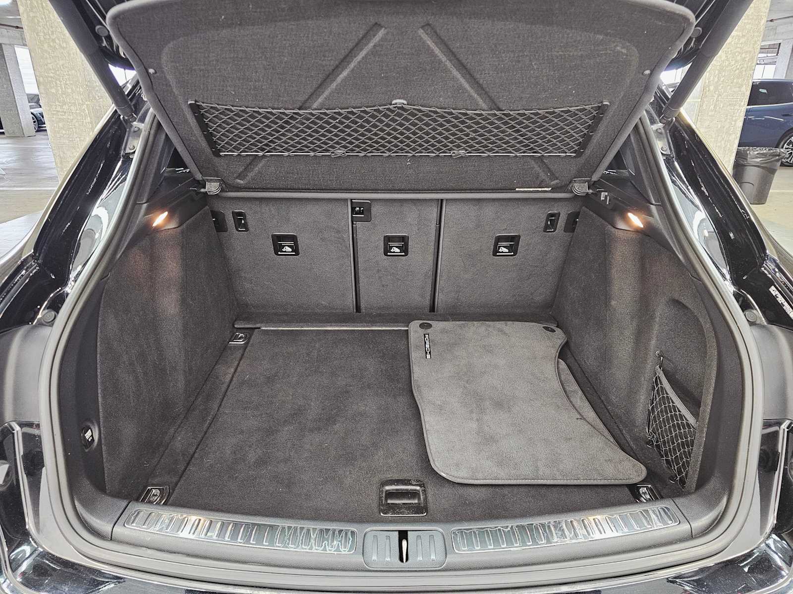 Thumbnail: 2016 Porsche Macan - 28