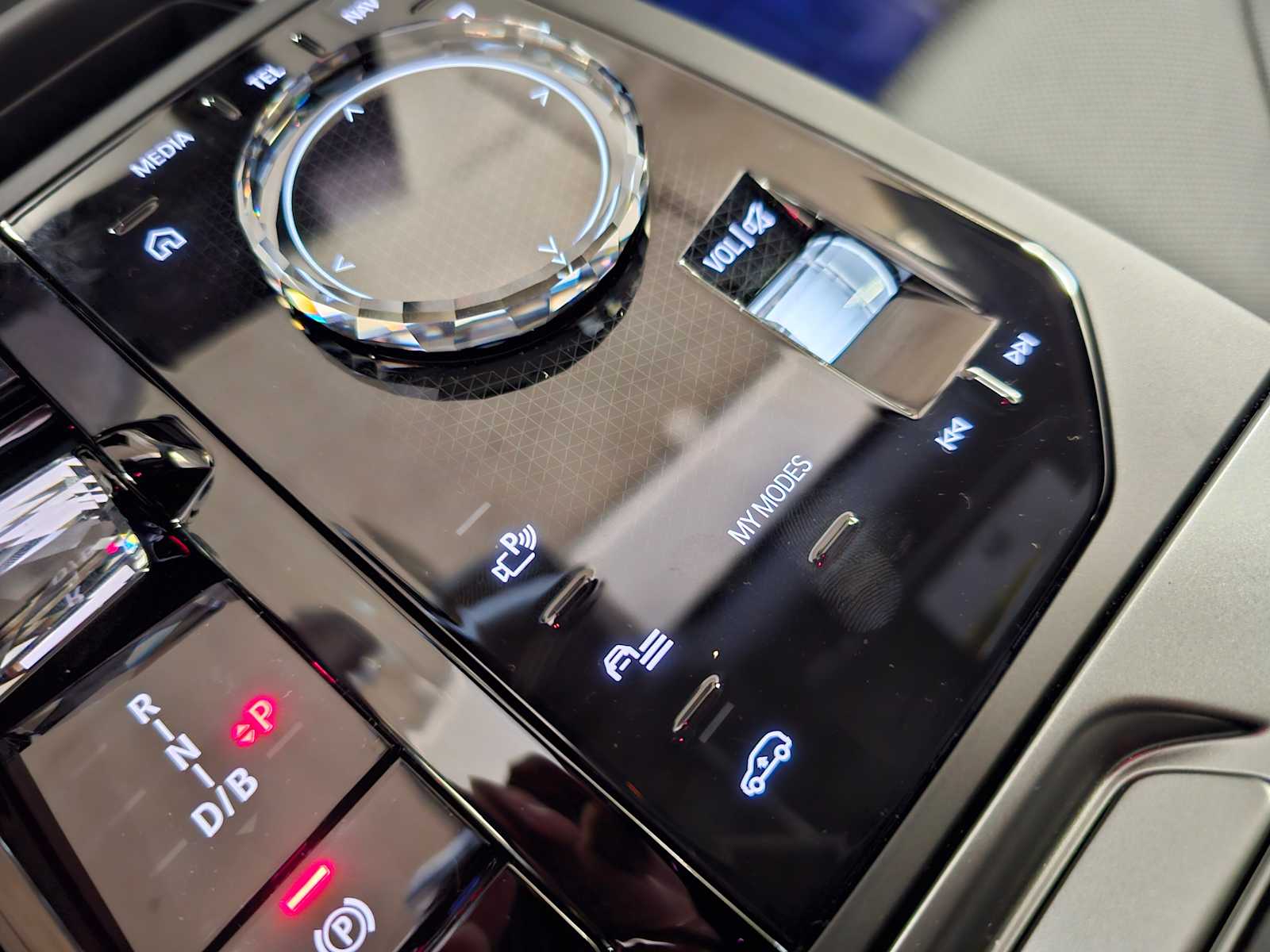 Thumbnail: 2026 BMW iX - 20