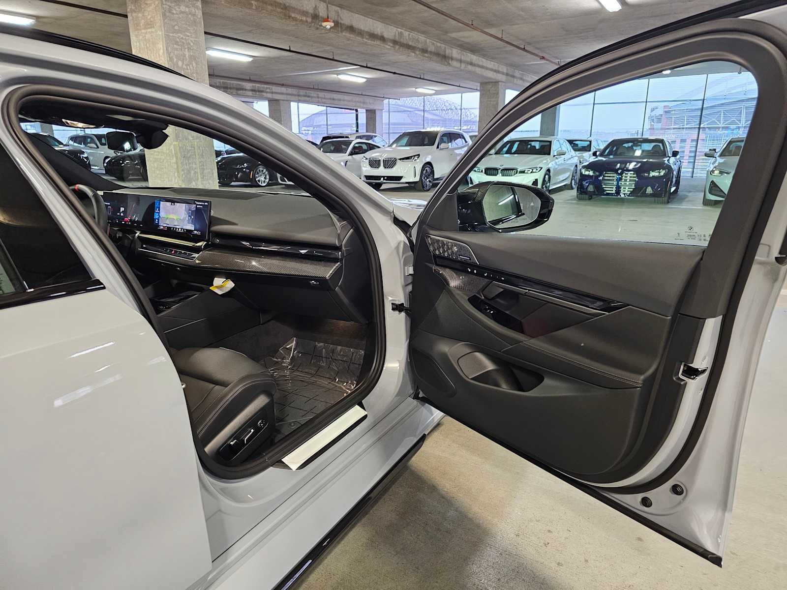 Thumbnail: 2026 BMW M5 - 38