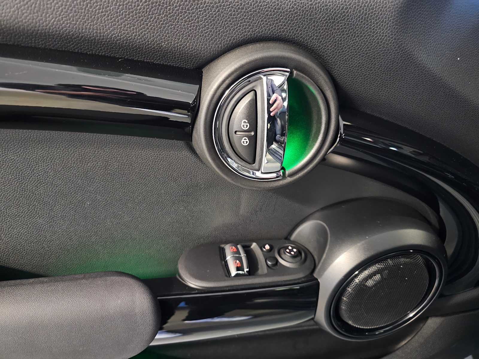 Thumbnail: 2016 MINI Cooper Hardtop - 24