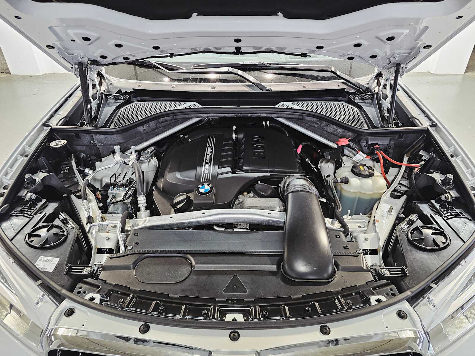 Thumbnail: 2019 BMW X6 - 9