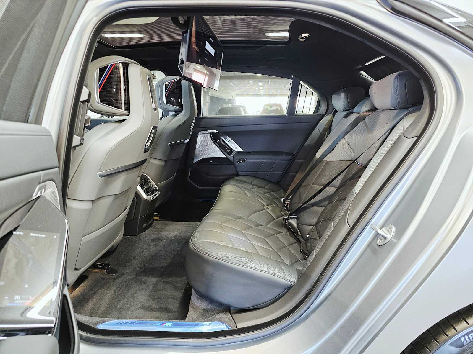 Thumbnail: 2025 BMW 7 Series - 25