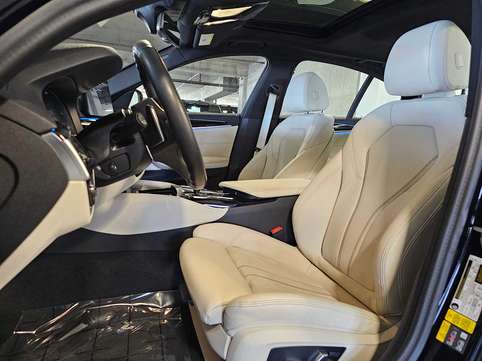 Thumbnail: 2023 BMW 5 Series - 33