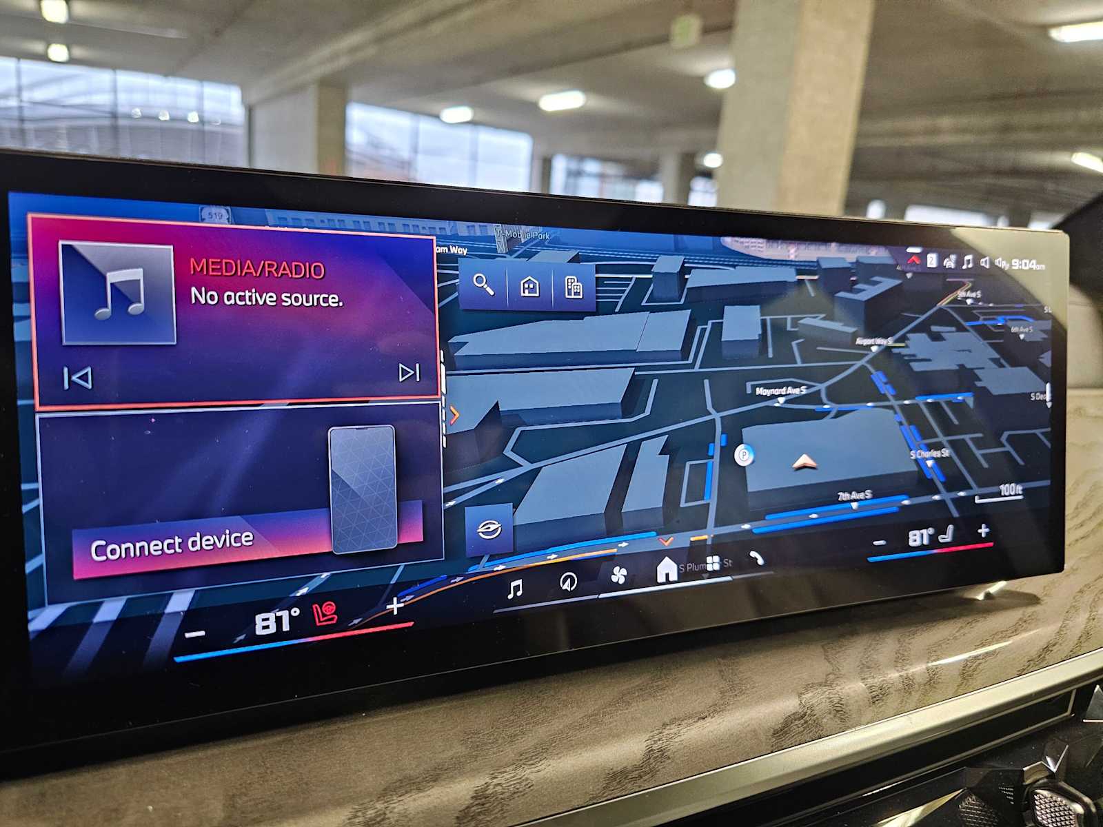 Thumbnail: 2026 BMW X7 - 14