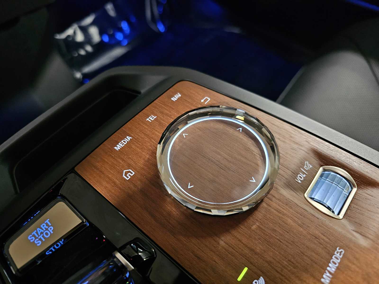 Thumbnail: 2023 BMW iX - 25