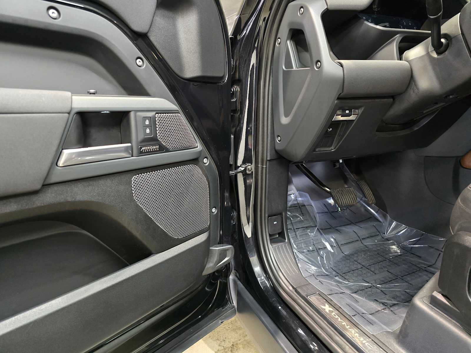 Thumbnail: 2023 Land Rover Defender - 23