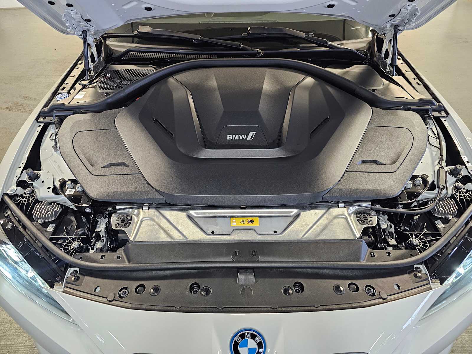 Thumbnail: 2023 BMW i4 - 9