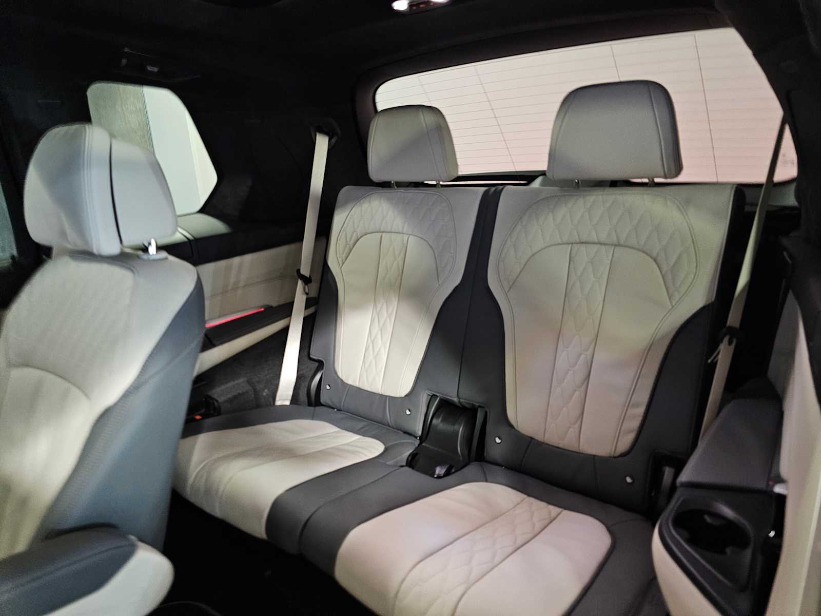 Thumbnail: 2026 BMW X7 - 39