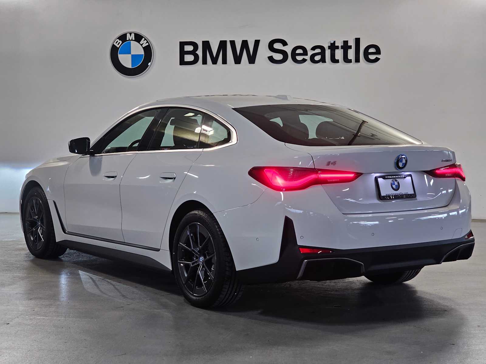 Thumbnail: 2023 BMW i4 - 3