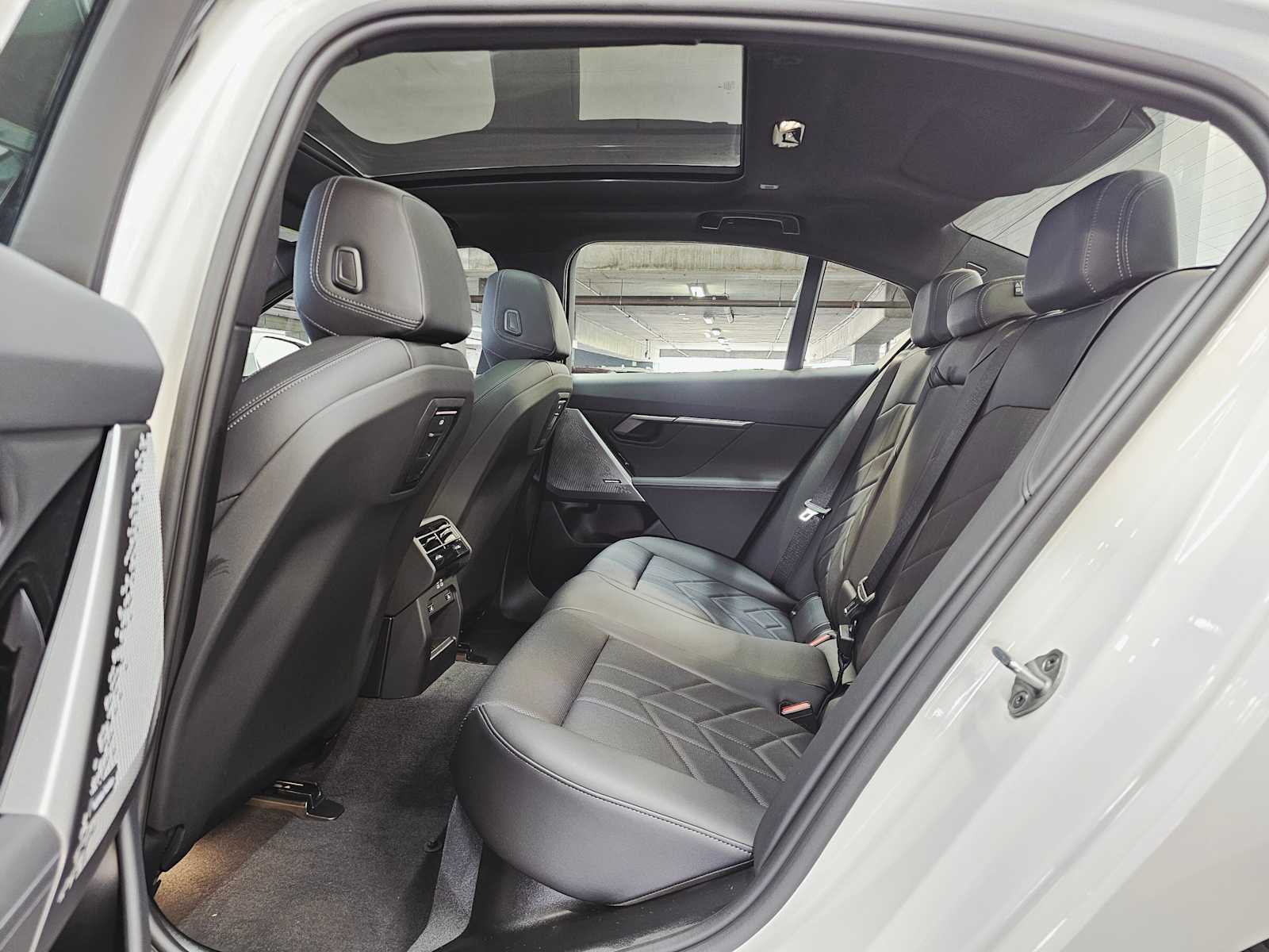 Thumbnail: 2026 BMW 5 Series - 25