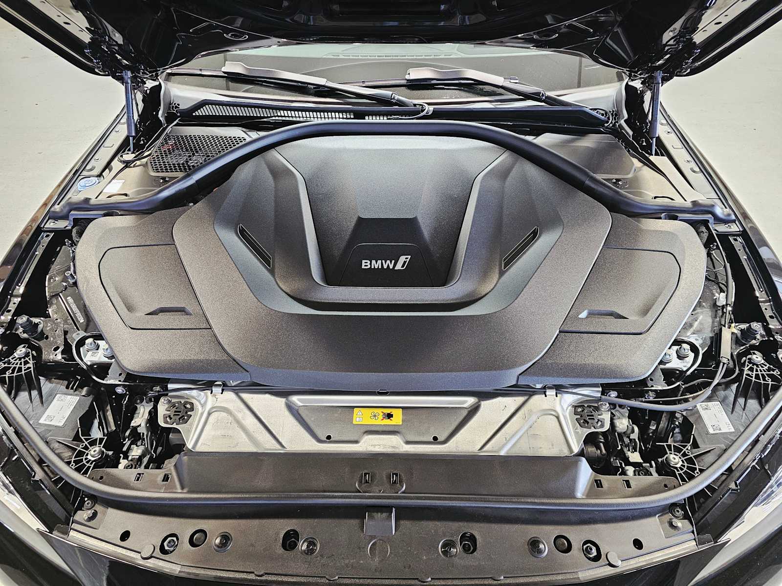 Thumbnail: 2025 BMW i4 - 9