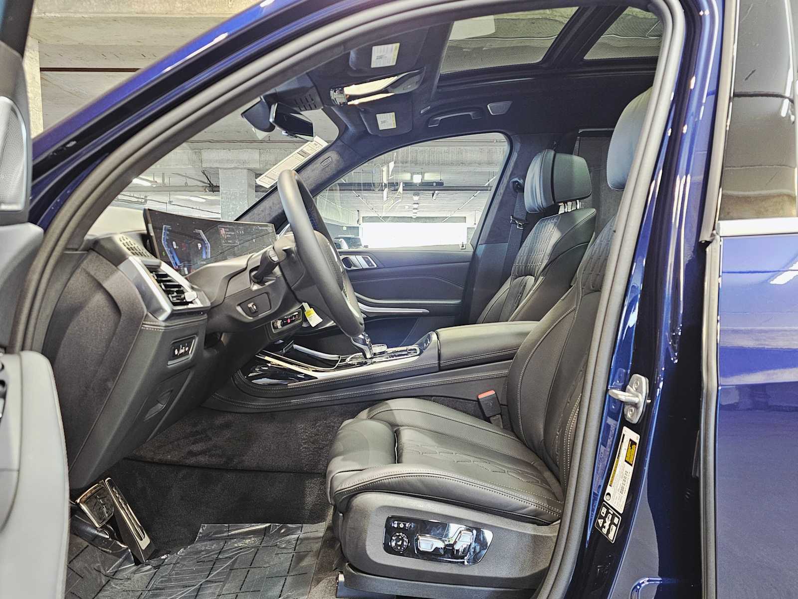 Thumbnail: 2026 BMW X7 - 23