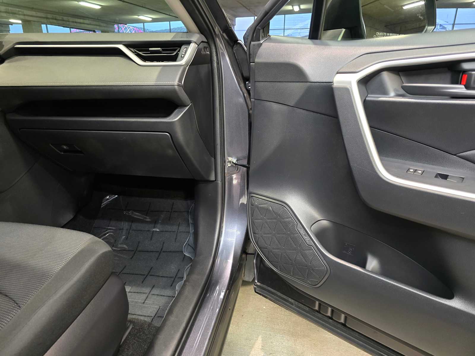 Thumbnail: 2022 Toyota RAV4 - 28