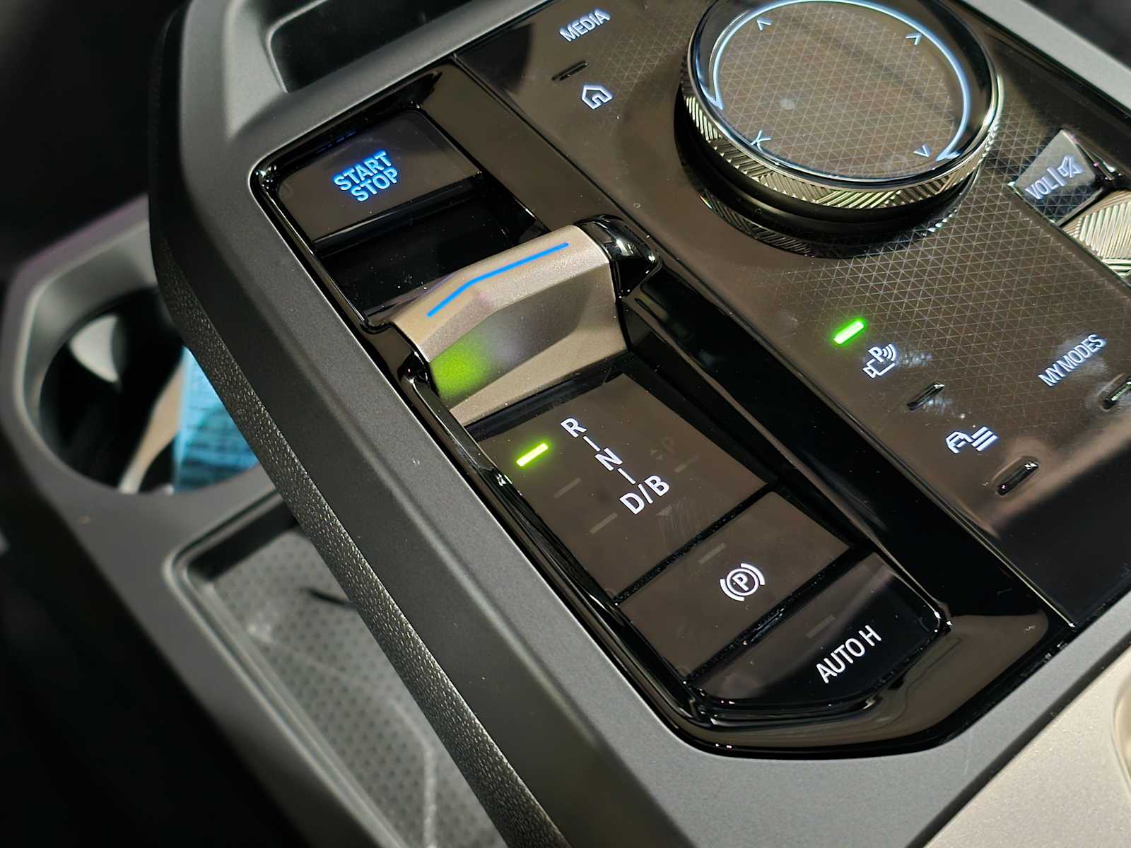 Thumbnail: 2026 BMW iX - 18