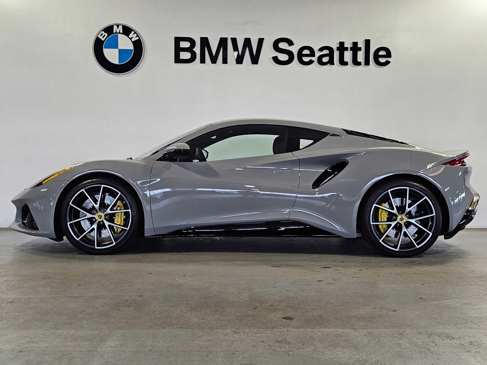 Thumbnail: 2024 Lotus Emira - 3