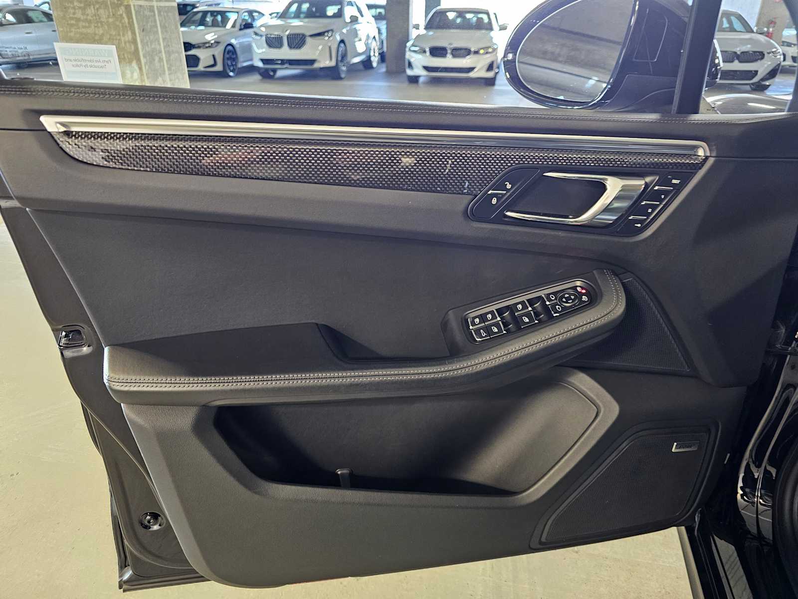 Thumbnail: 2016 Porsche Macan - 25