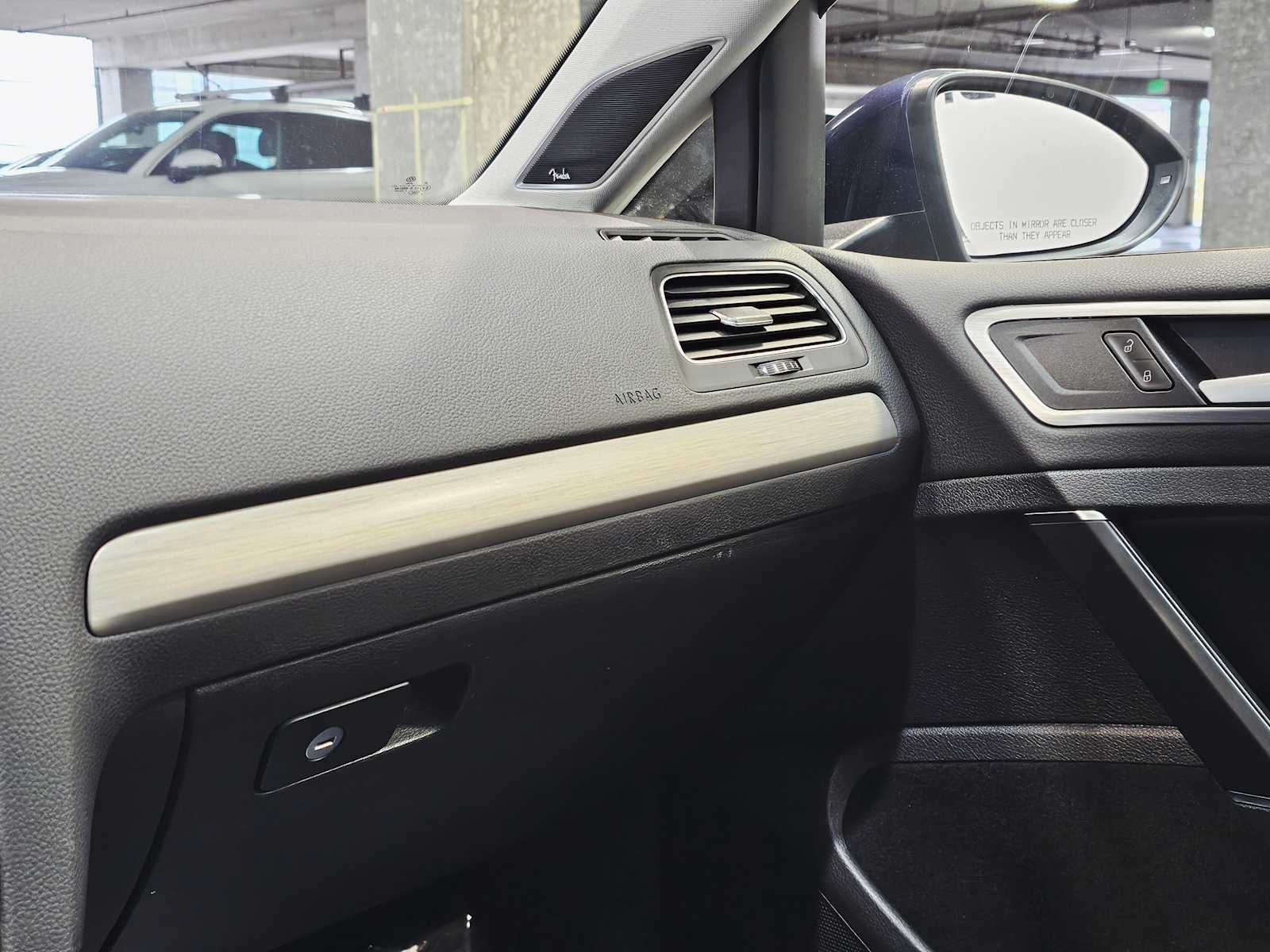 Thumbnail: 2015 Volkswagen Golf - 20