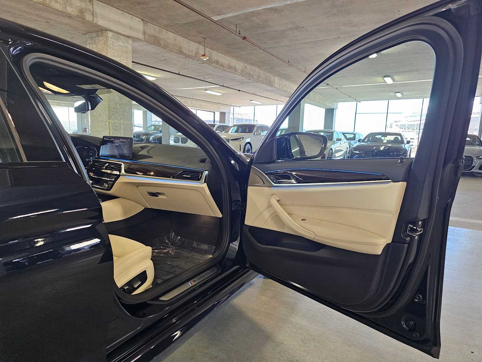 Thumbnail: 2023 BMW 5 Series - 40